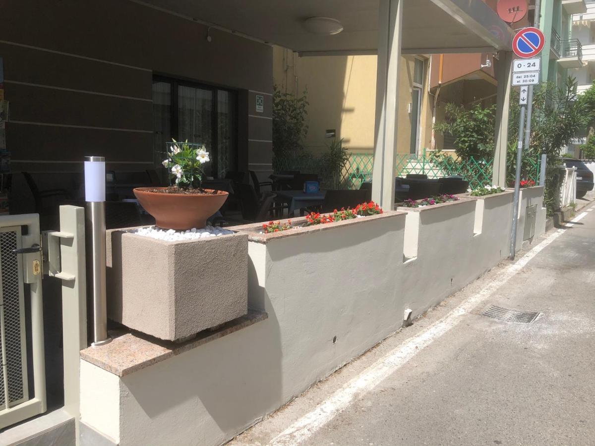 Hotel Laura Rimini Ngoại thất bức ảnh
