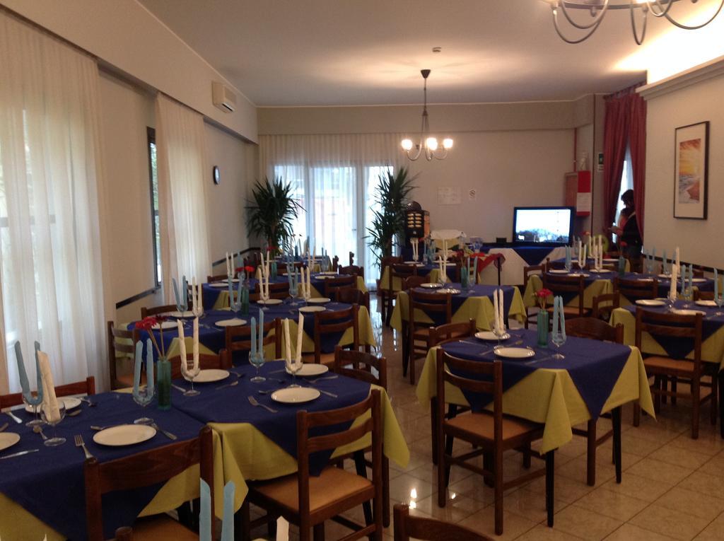 Hotel Laura Rimini Ngoại thất bức ảnh